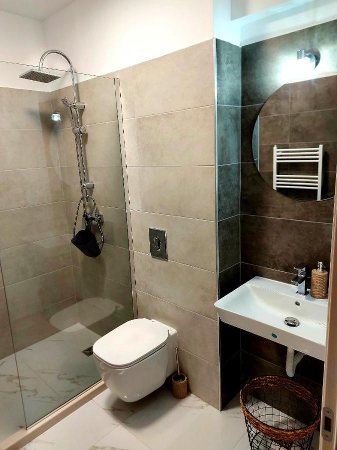 Black&white Appartement Craiova